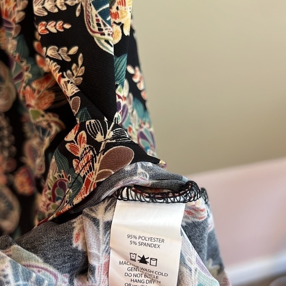 Lularoe Carly Pretty Print, Size Small - Picture 5 of 5